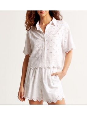 Abercrombie & Fitch
Linen-Blend Eyelet Pull-On Short